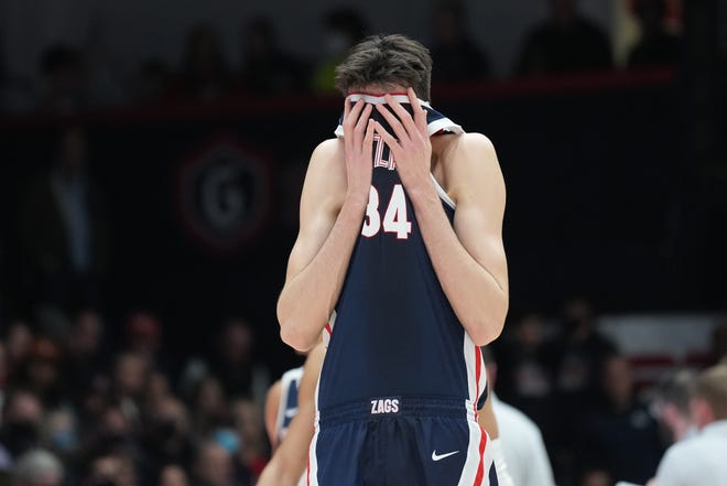 Gonzaga center Chet-Holmgren wipes his face with his jersey during the second half against St. Mary's.
