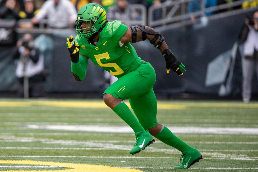 The Giants chose Oregon defensive end Kayvon Tebodo with the No. 5 pick in the 2022 NFL Draft