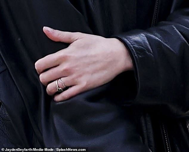 On Anya's finger there was a second diamond, which sparked new rumors of the pair's engagement