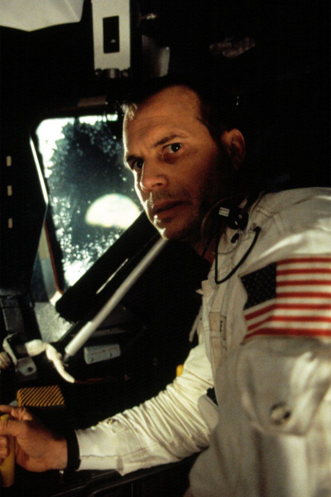 The family of Bill Paxton, the representative of Apollo 13, has filed a lawsuit against Dr. Ali Khwenzad for using an unconventional surgical method.