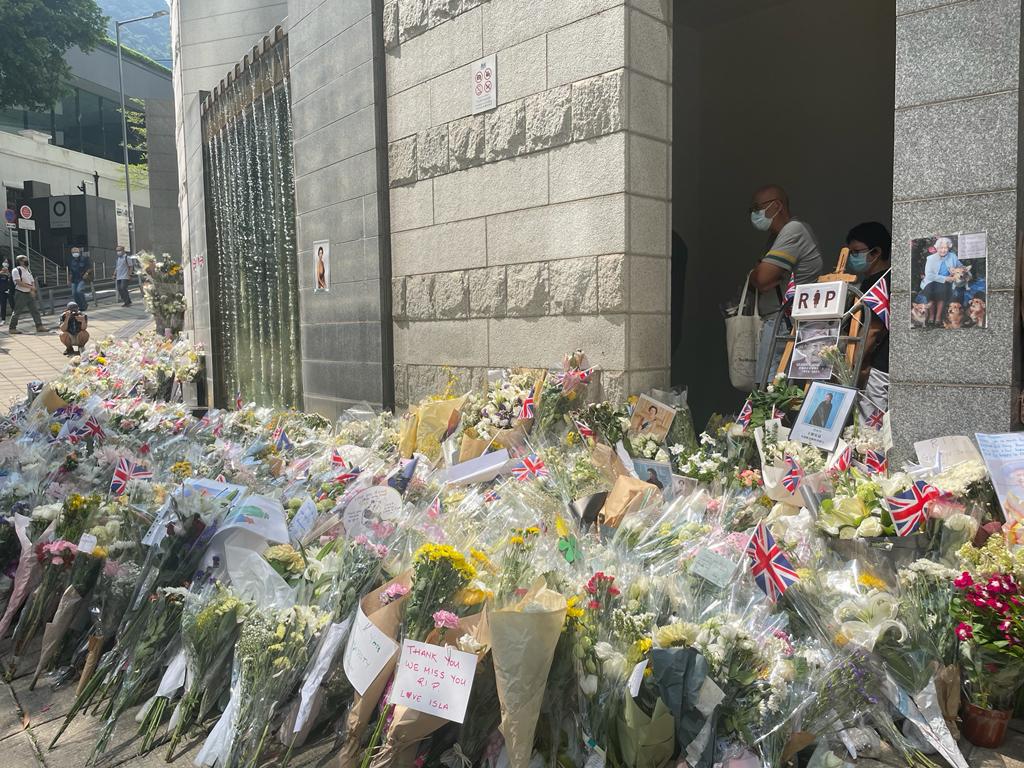 Hundreds of flowers have been laid outside the British Consulate in Hong Kong in honor of Queen Elizabeth II, starting today.
