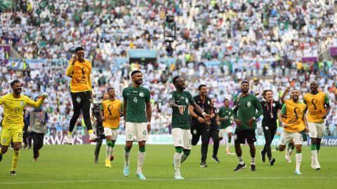Saudi national team players celebrate their sudden victory. 